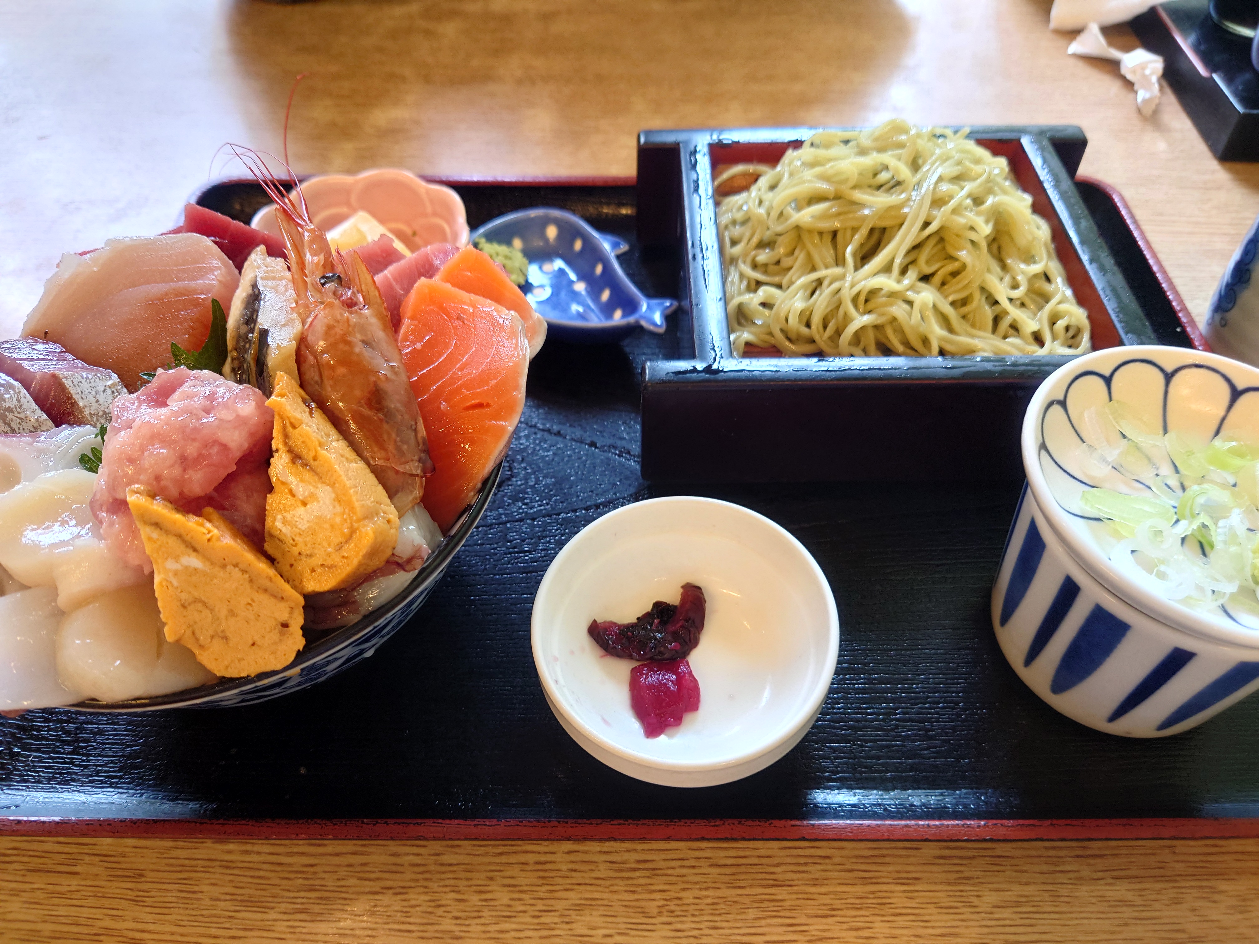 盛り盛り海鮮丼